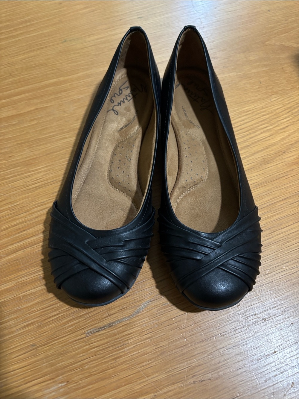 Natural Soul “Girly” Black Slip-On Women’s Ballet Flats with Pleated Toe